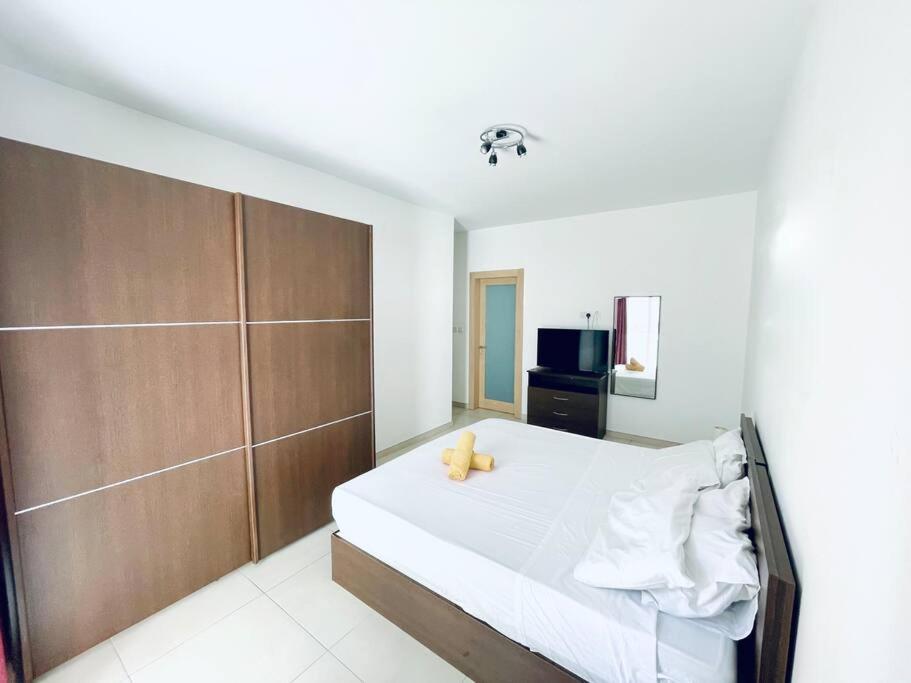 Stylish Modern Central Apartment 4 Paceville San Ġiljan Kültér fotó